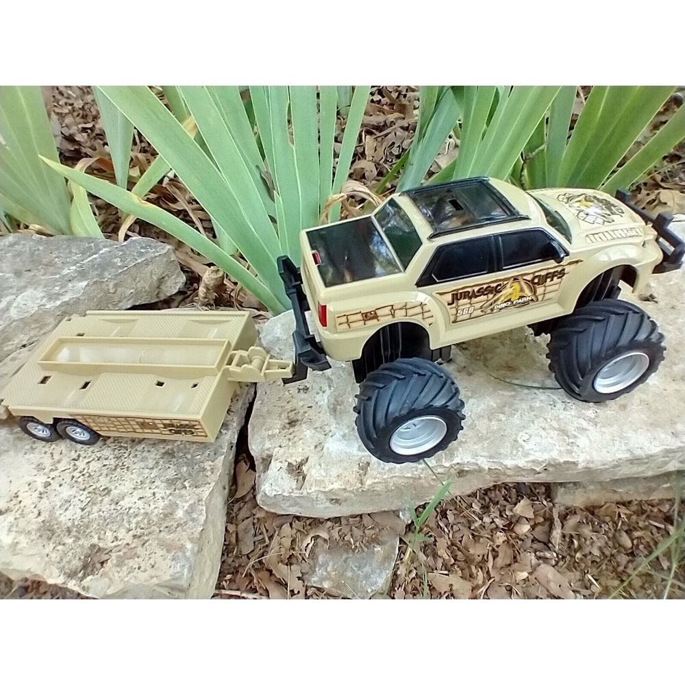 2003 Road Champs Jurassic Cliffs 568 Dino Park 4x4 Truck w/ Trailer 9” Toy